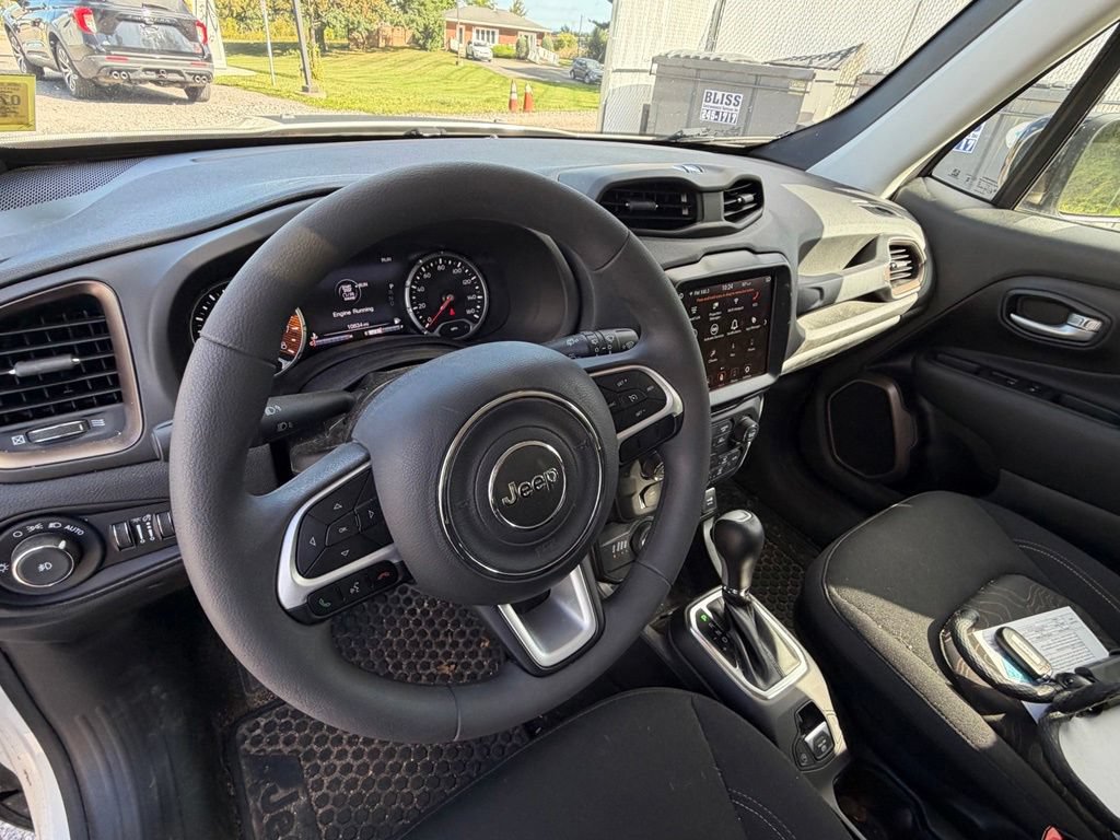 Used 2023 Jeep Renegade Latitude AWD/4WD image 10