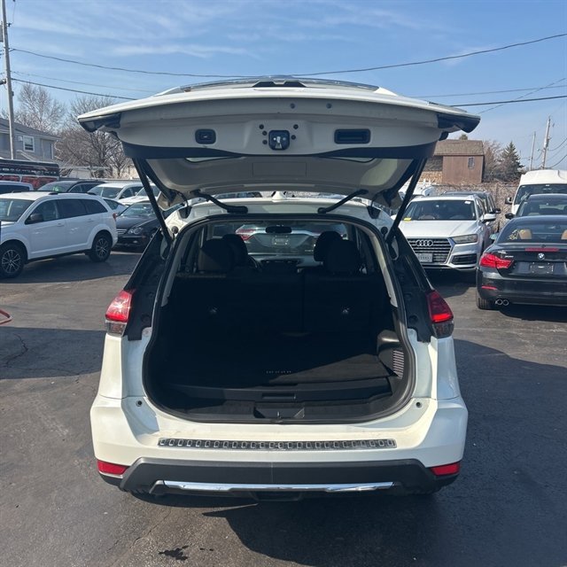 Used 2018 Nissan Rogue SV w/ Premium Package image 8