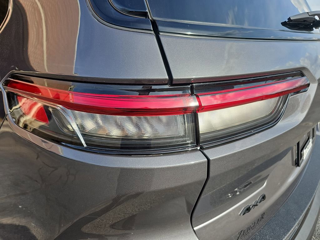 Certified 2023 Jeep Grand Cherokee L Laredo AWD/4WD image 37