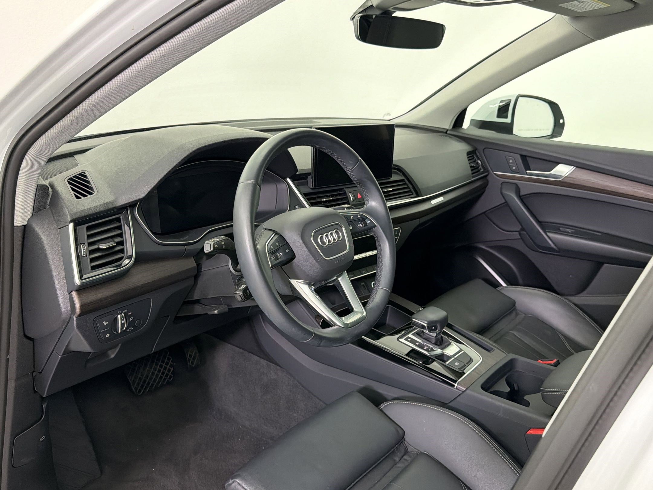 Used 2024 Audi Q5 e Premium AWD/4WD image 4