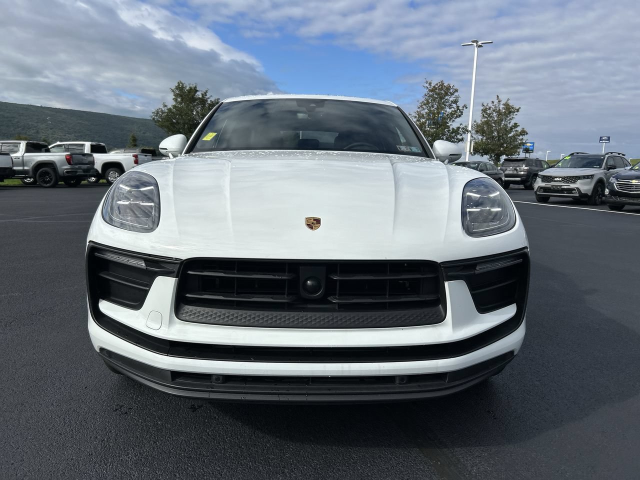 Used 2025 Porsche Macan AWD/4WD image 12