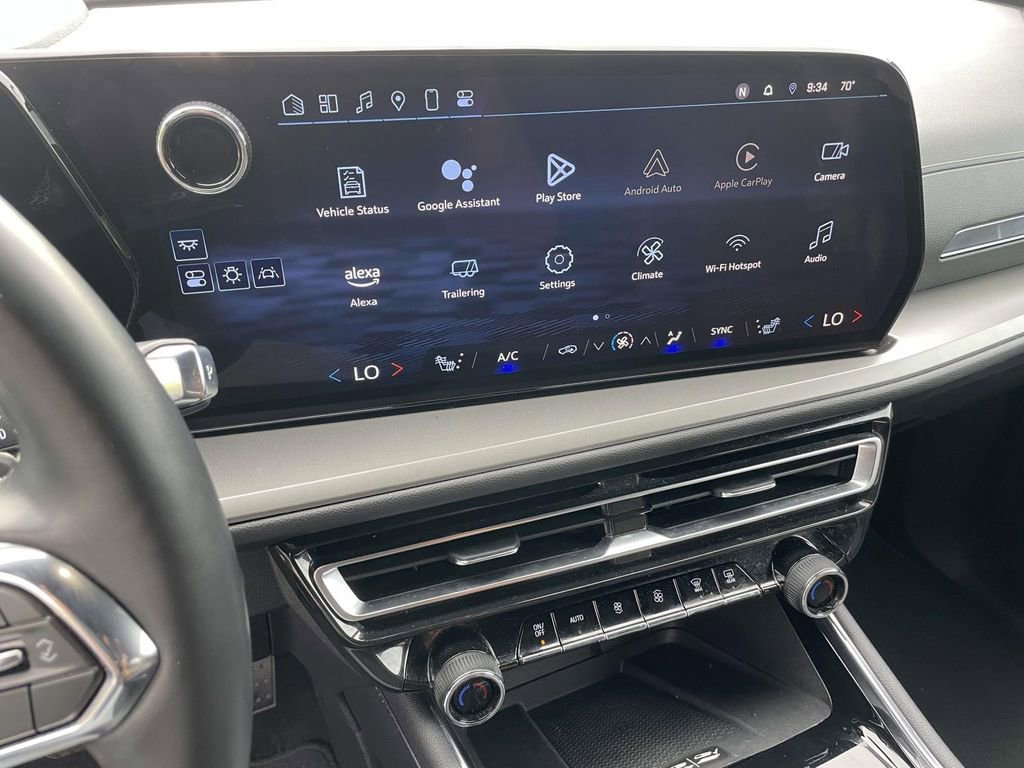 Used 2025 Chevrolet Traverse LT FWD image 23