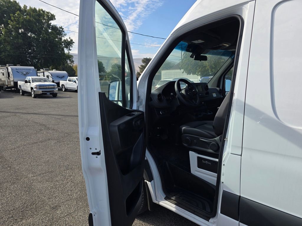 Used 2024 Mercedes-Benz Sprinter 2500 image 20