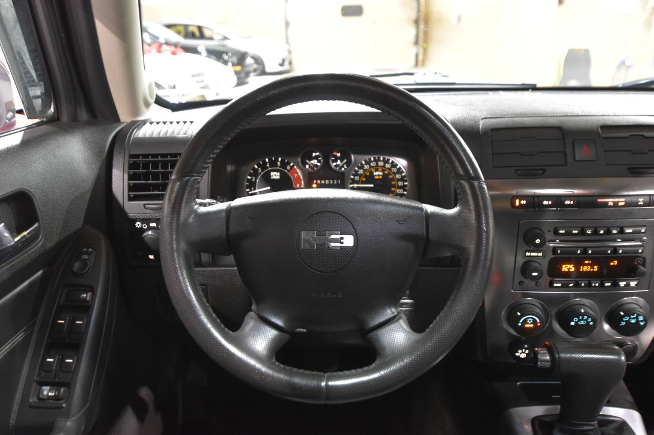 Used 2009 HUMMER H3 Luxury AWD/4WD image 16
