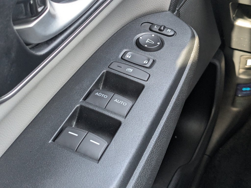 Used 2017 Honda CR-V EX-L image 14