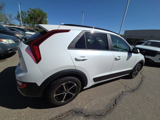 Used 2024 Kia Niro LX image 7
