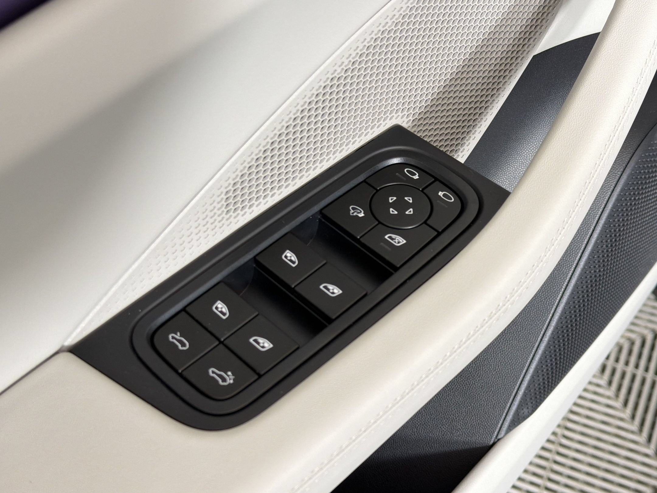 Used 2026 Porsche Macan Electric RWD image 21