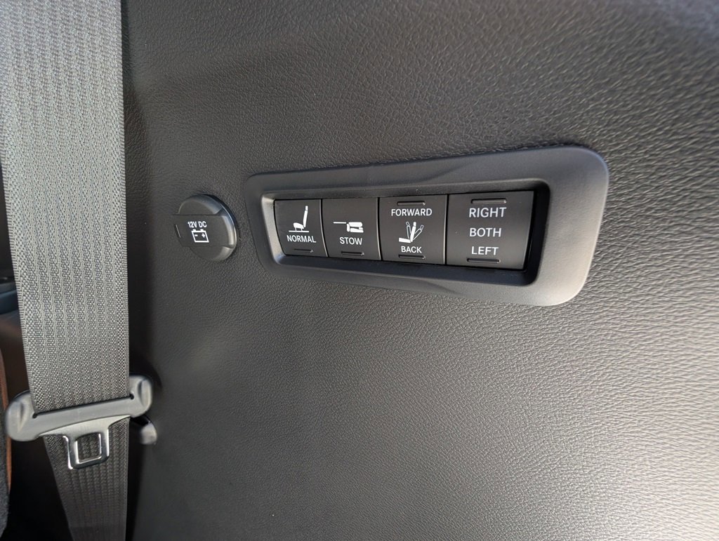 New 2026 Chrysler Pacifica Pinnacle image 55