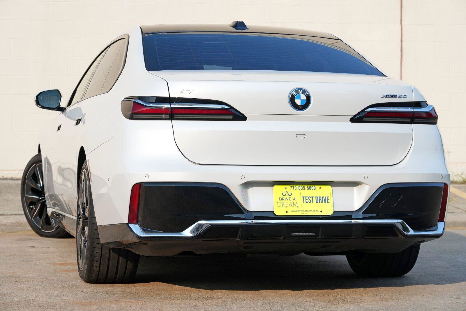 Used 2023 BMW i7 xDrive60 w/ Executive Package 2 AWD/4WD image 5