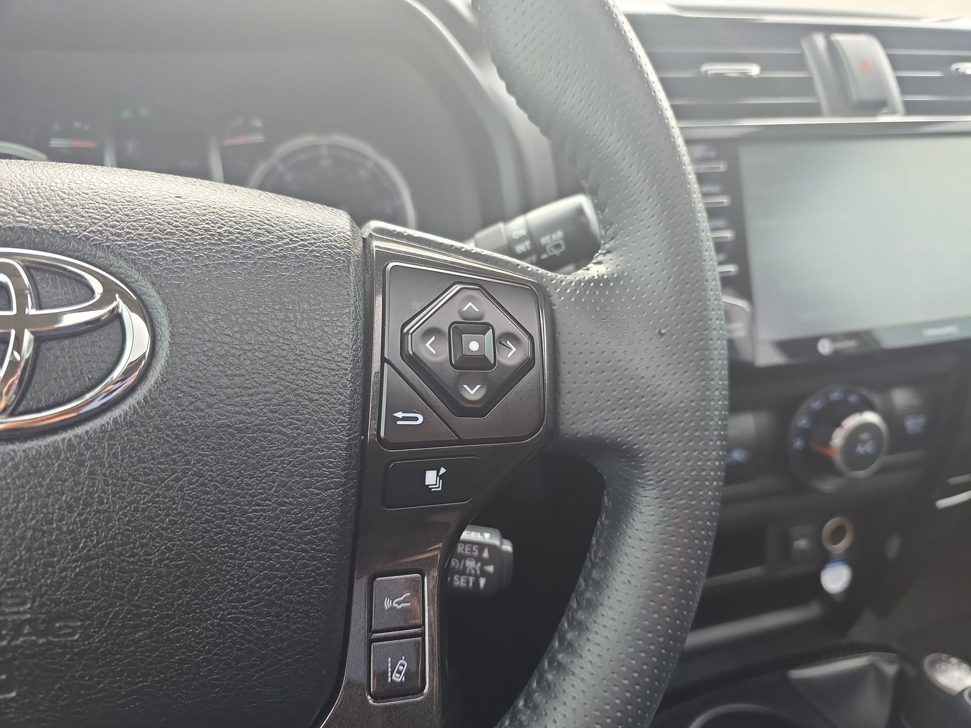 Used 2021 Toyota 4Runner Venture w/ Moonroof Package AWD/4WD image 17