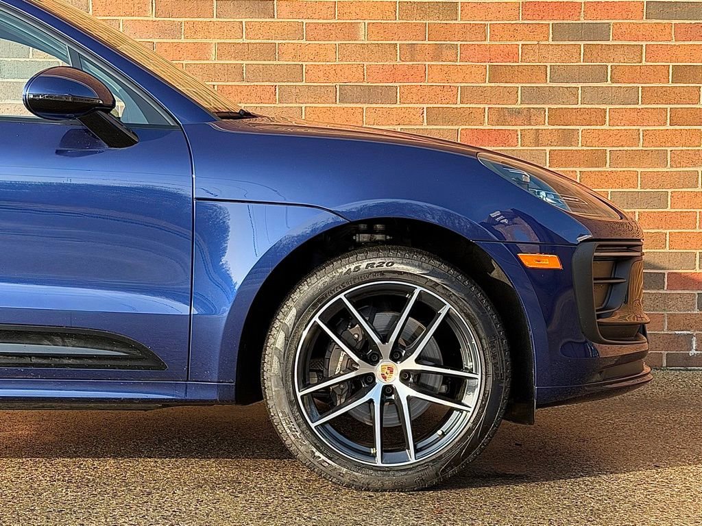 Certified 2024 Porsche Macan image 11