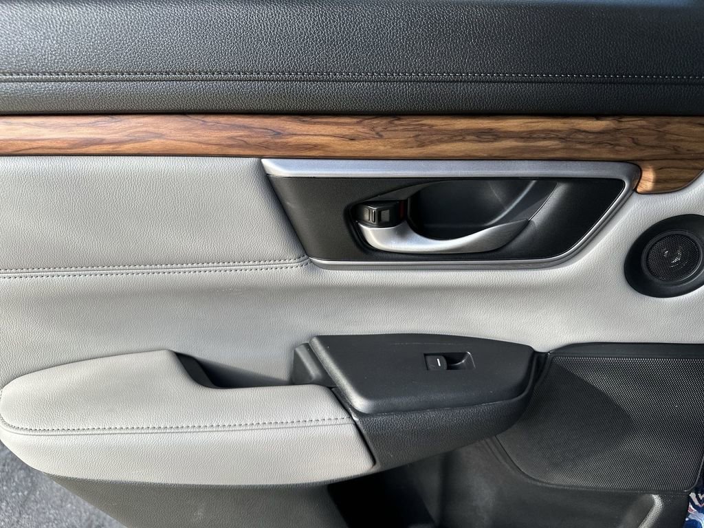 Used 2017 Honda CR-V Touring image 29