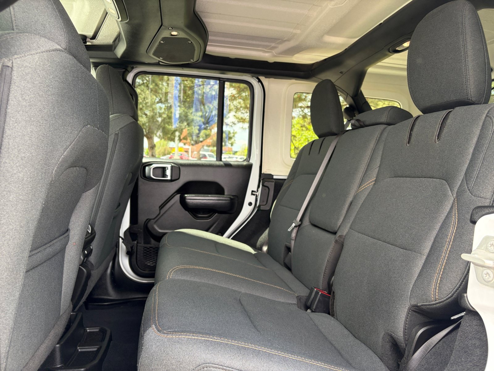 Used 2024 Jeep Wrangler Unlimited AWD/4WD image 34