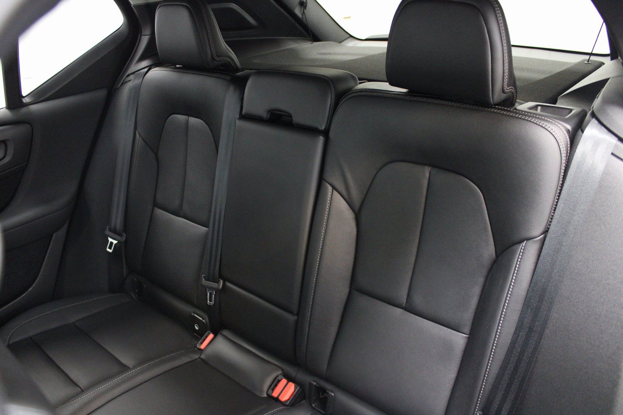 Used 2021 Volvo XC40 T5 Momentum image 24