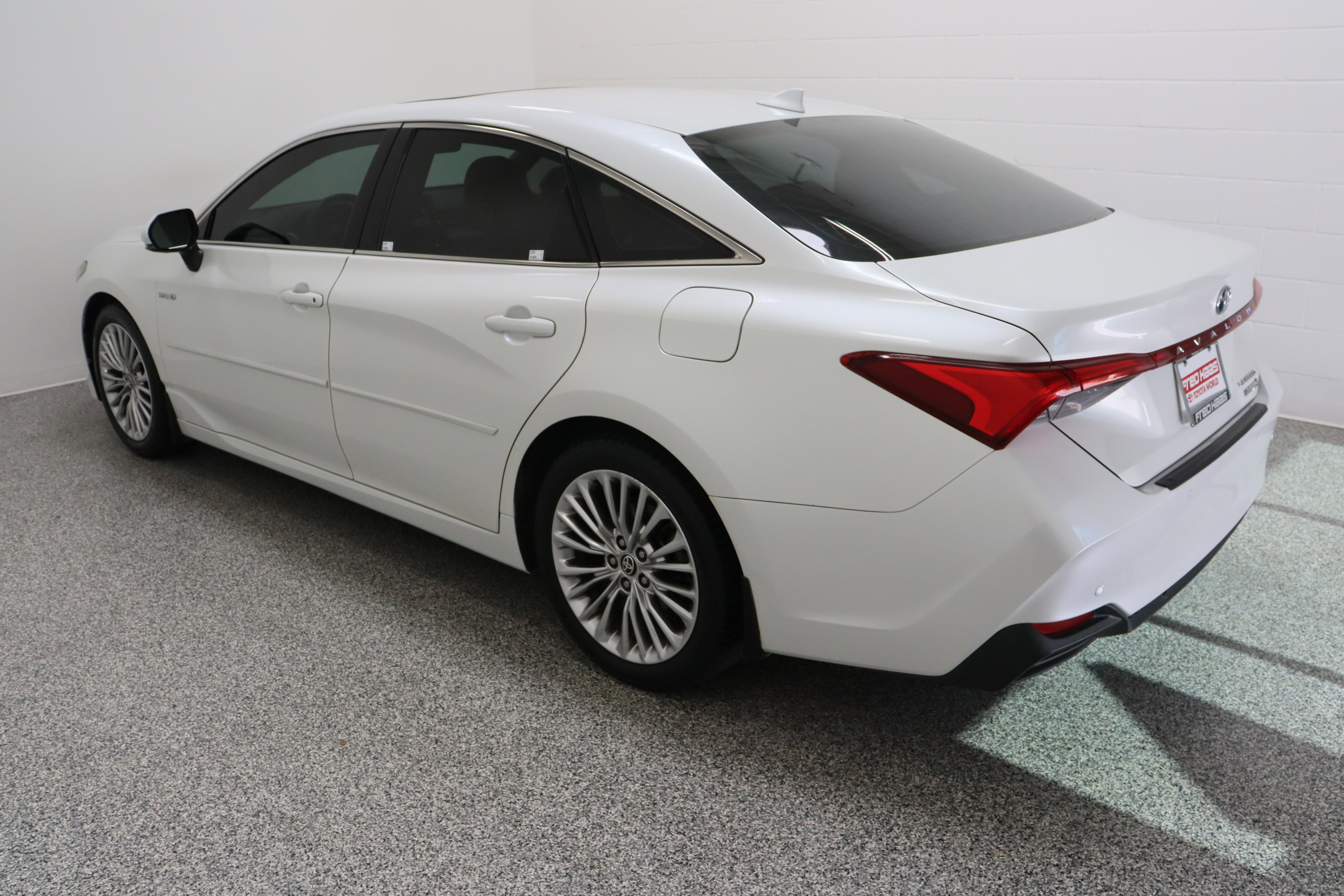 Used 2020 Toyota Avalon Limited w/ Advanced Safety Package FWD image 9