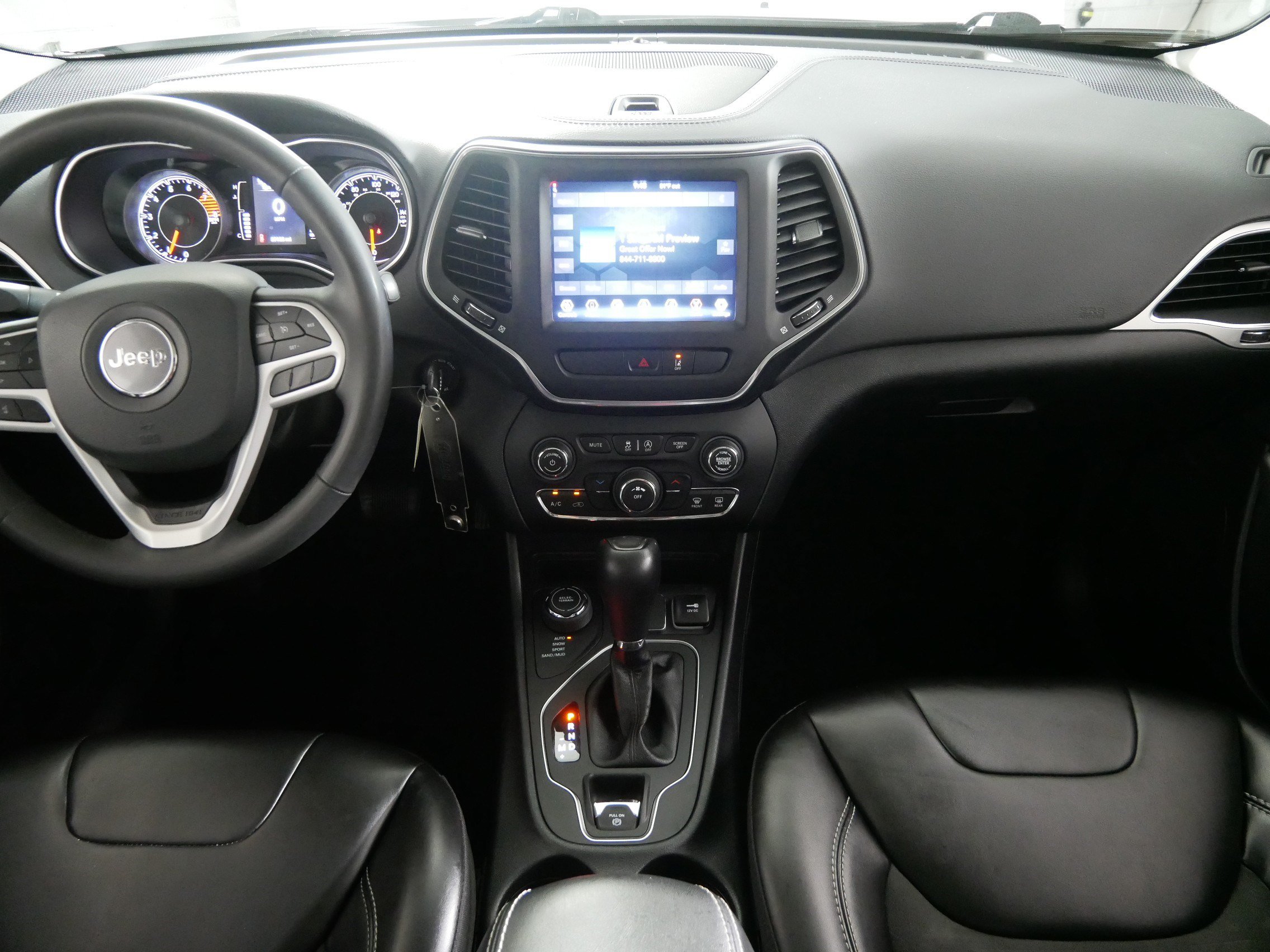 Used 2022 Jeep Cherokee Latitude w/ Sun & Sound Group AWD/4WD image 10