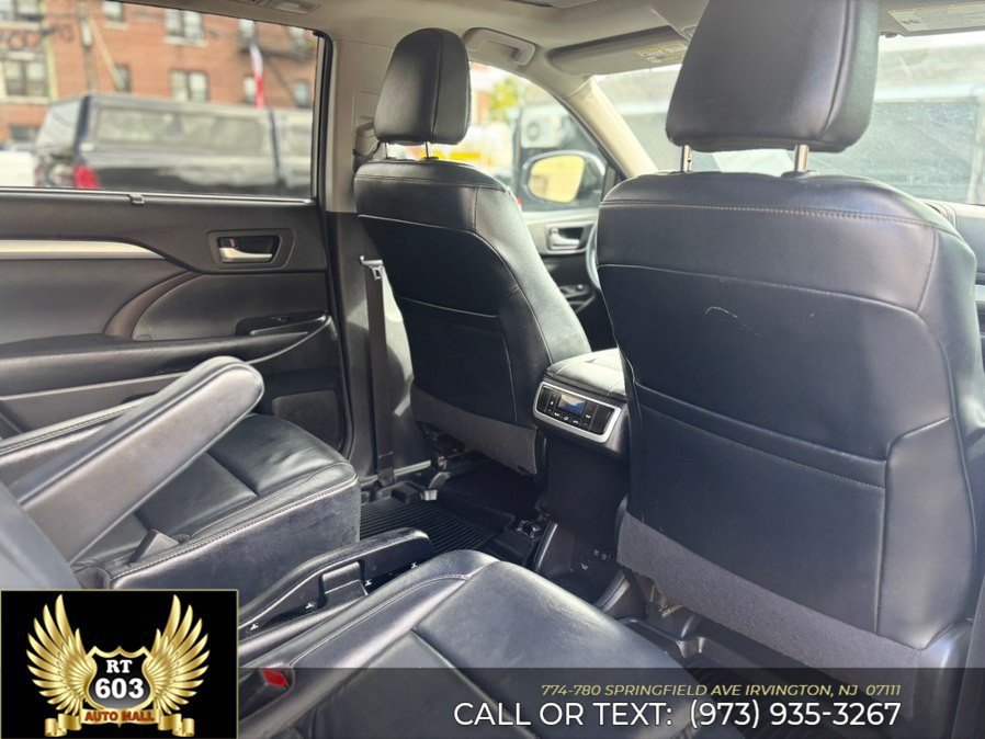 Used 2017 Toyota Highlander XLE AWD/4WD image 11