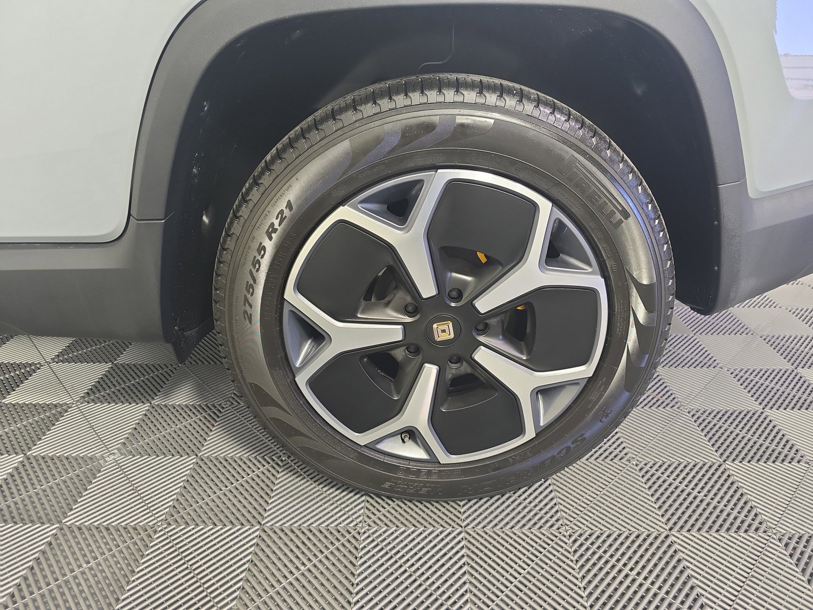 Used 2022 Rivian R1T Adventure image 10