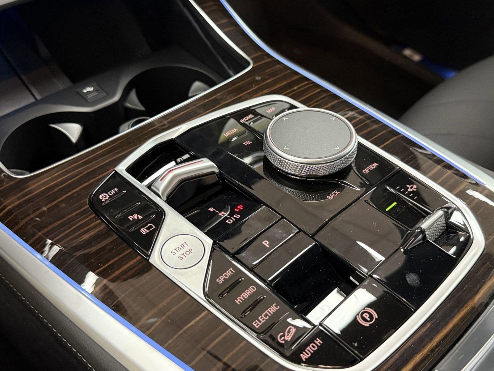 Used 2025 BMW X5 xDrive50e w/ Premium Package image 17