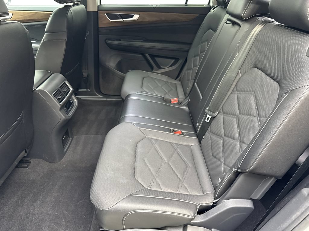 Used 2024 Volkswagen Atlas SE w/ Panoramic Sunroof Package FWD image 33