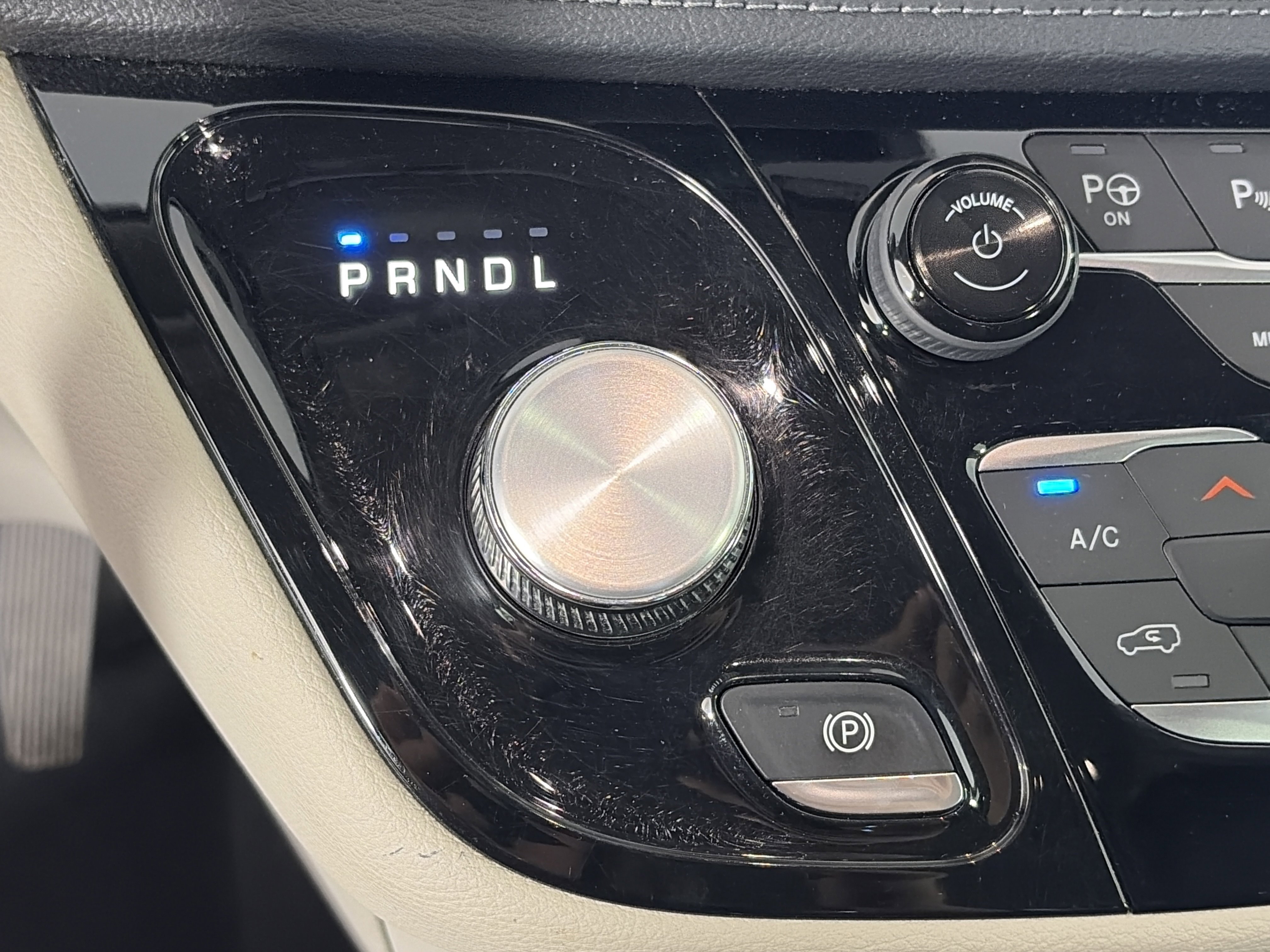 Used 2019 Chrysler Pacifica Limited w/ Advanced Safetytec Group FWD image 28