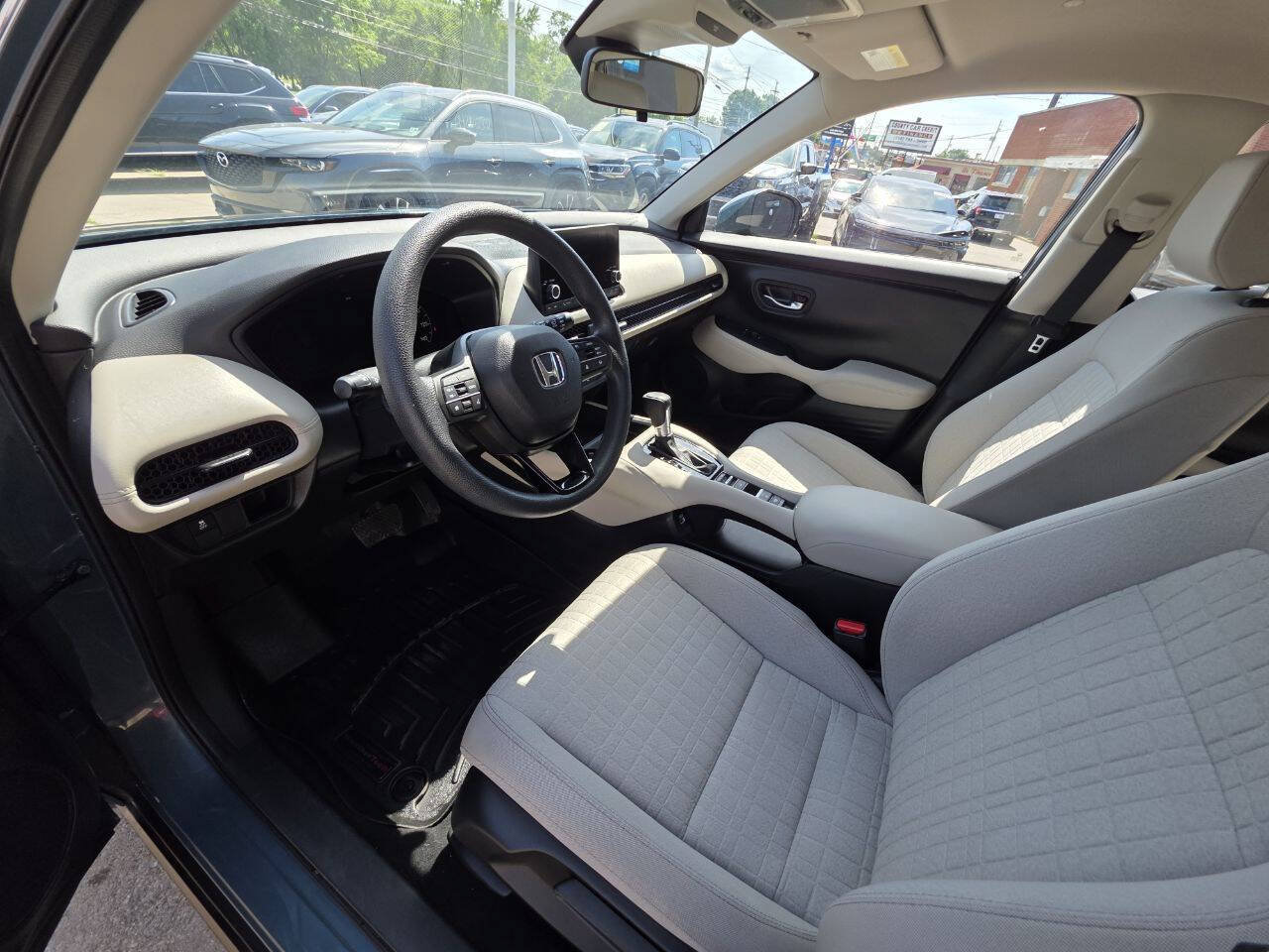 Used 2023 Honda HR-V LX image 10