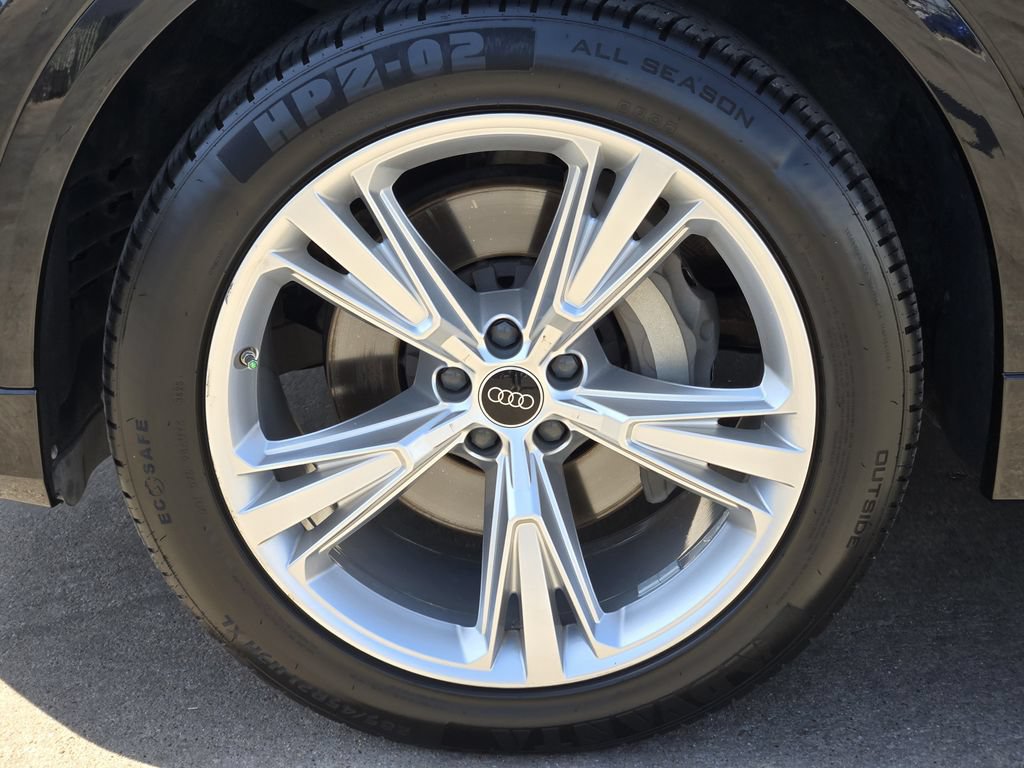 Certified 2023 Audi Q8 Premium Plus w/ Premium Plus Package AWD/4WD image 16