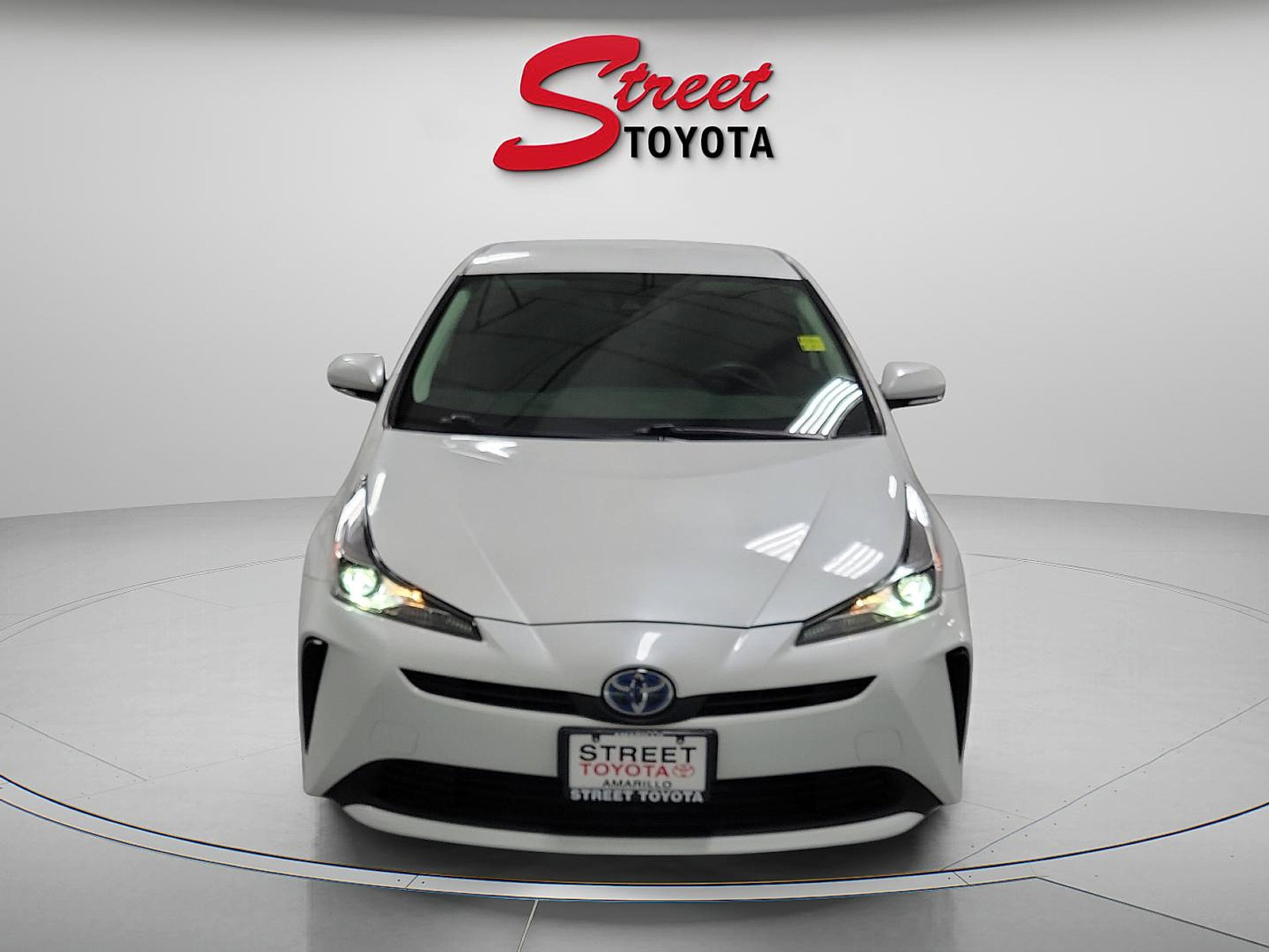 Used 2022 Toyota Prius L Eco image 4