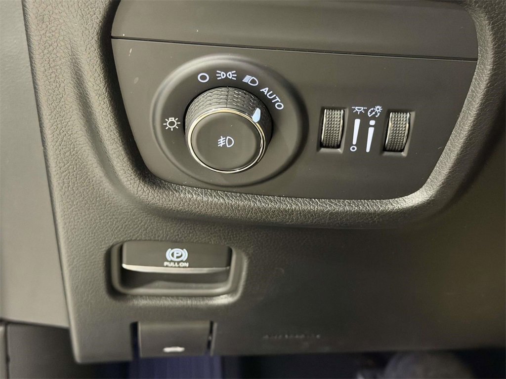 Certified 2024 Jeep Grand Cherokee Summit w/ Luxury Tech Group V image 27