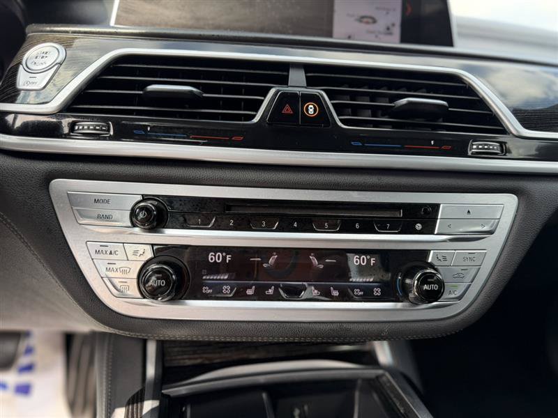 Used 2018 BMW 750i RWD image 18