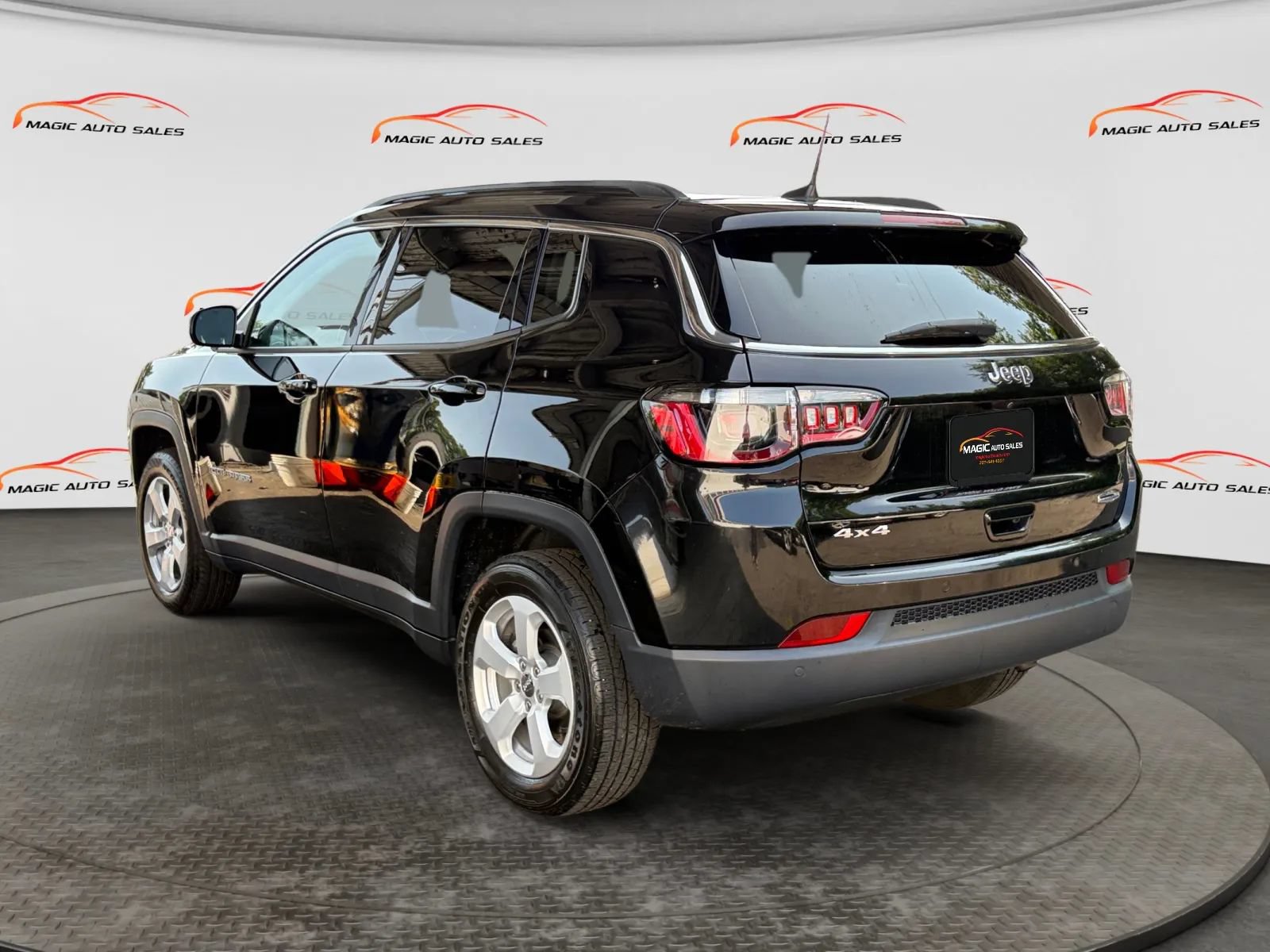 Used 2021 Jeep Compass Latitude w/ Driver Assistance Group AWD/4WD image 8