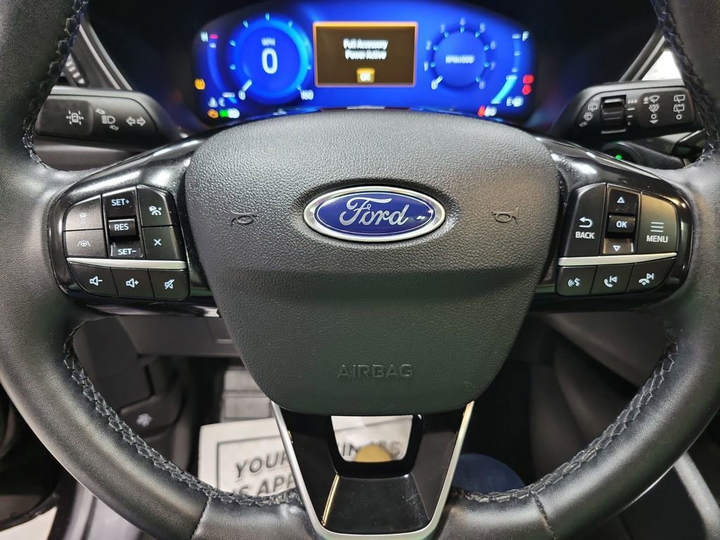Used 2022 Ford Escape Titanium image 4
