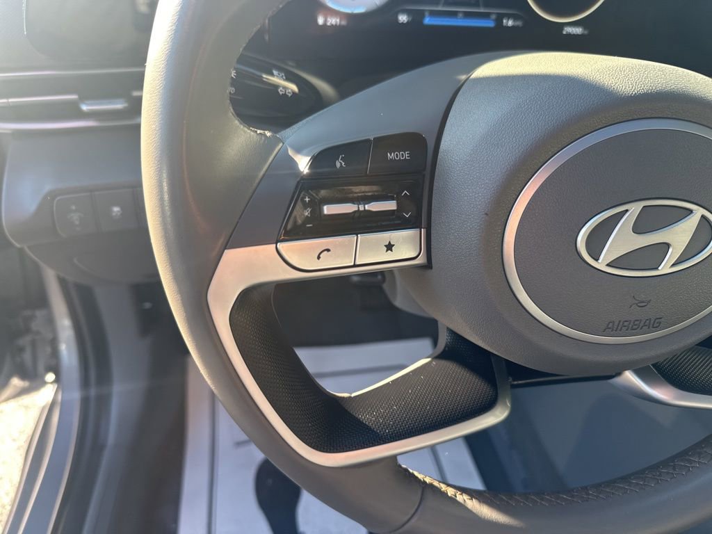 Used 2025 Hyundai Elantra SEL FWD image 16