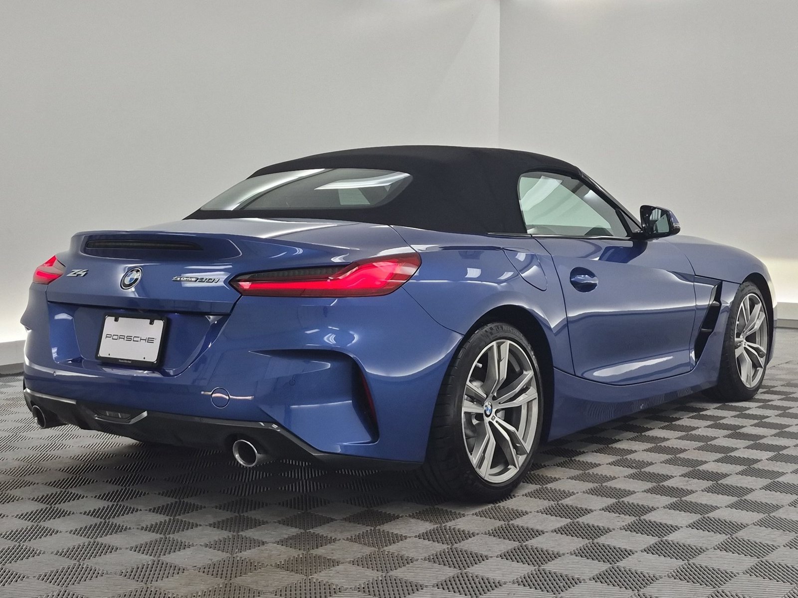 Used 2023 BMW Z4 sDrive30i w/ Driving Assistance Package RWD image 9