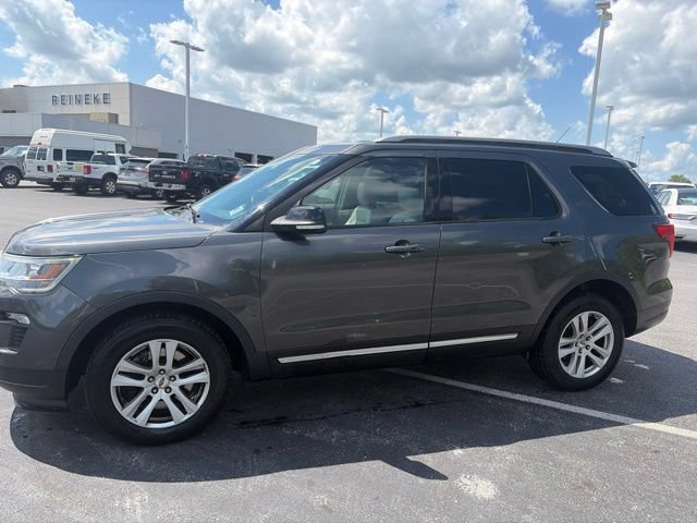 Used 2018 Ford Explorer XLT w/ Equipment Group 202A AWD/4WD image 2
