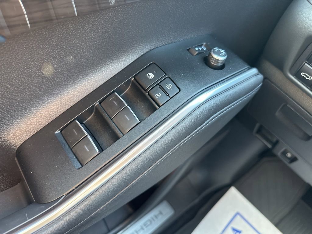 Certified 2025 Toyota Highlander Limited AWD/4WD image 13