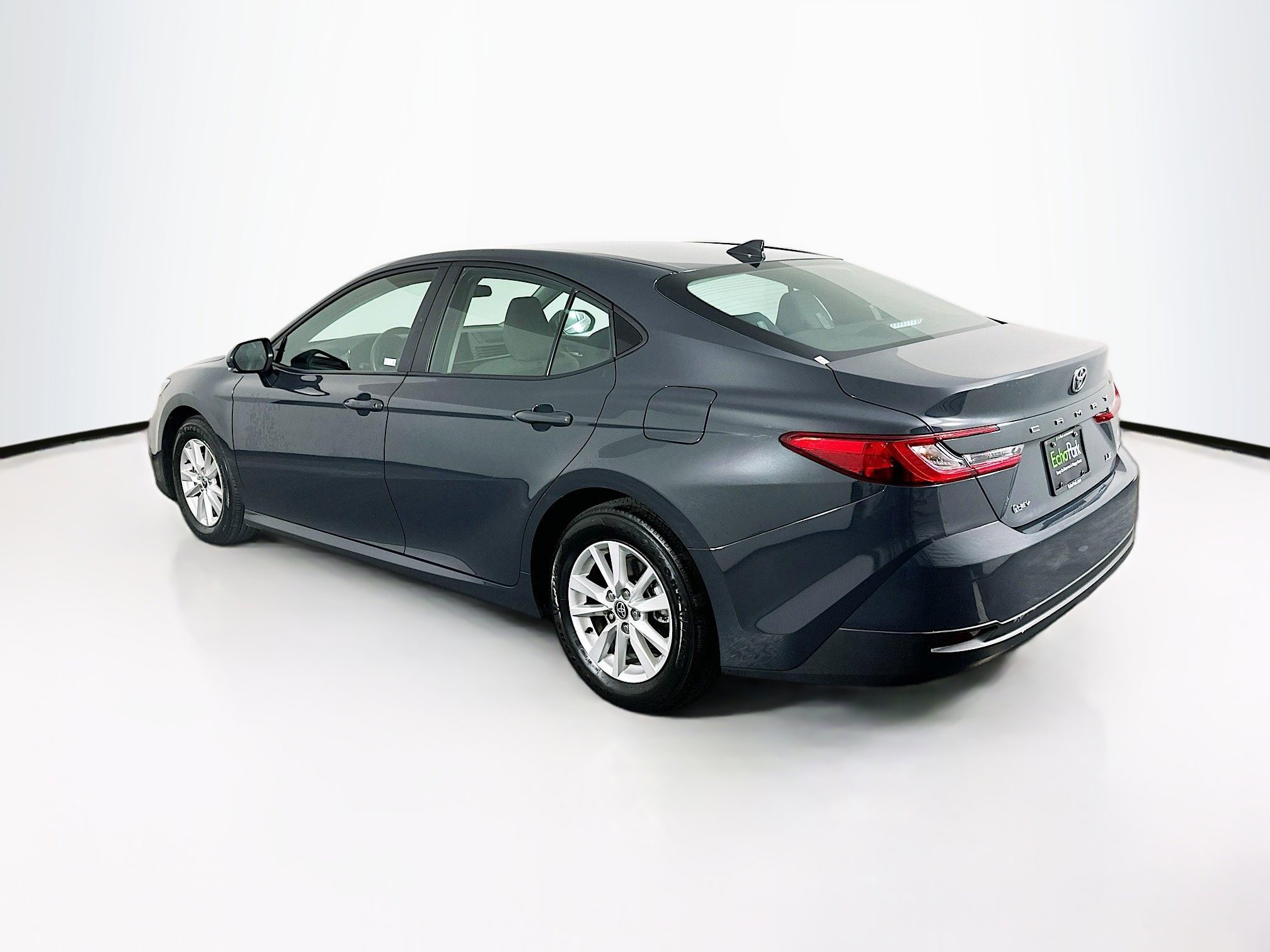 Used 2025 Toyota Camry LE image 5