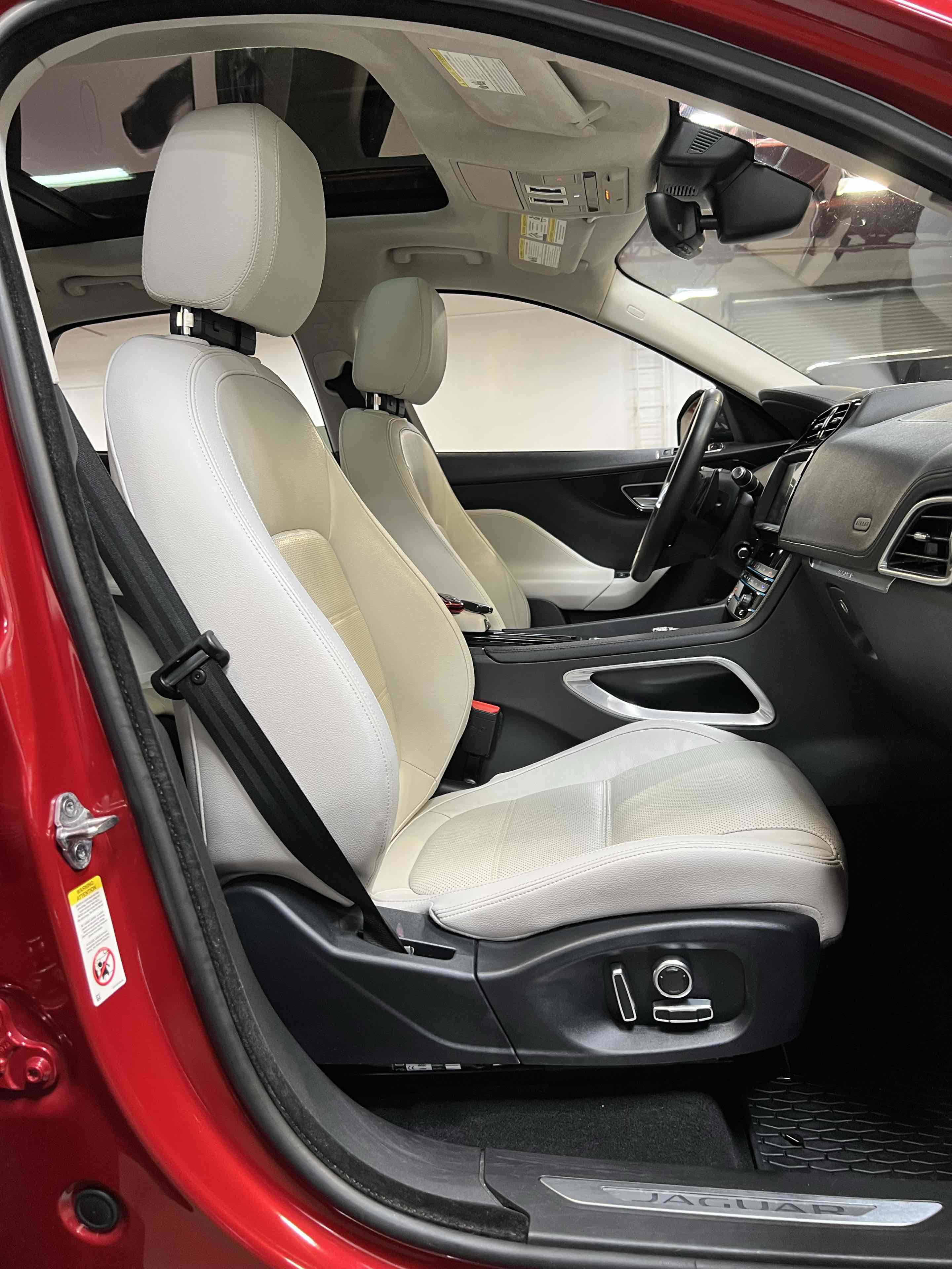 Used 2019 Jaguar F-PACE Prestige image 36