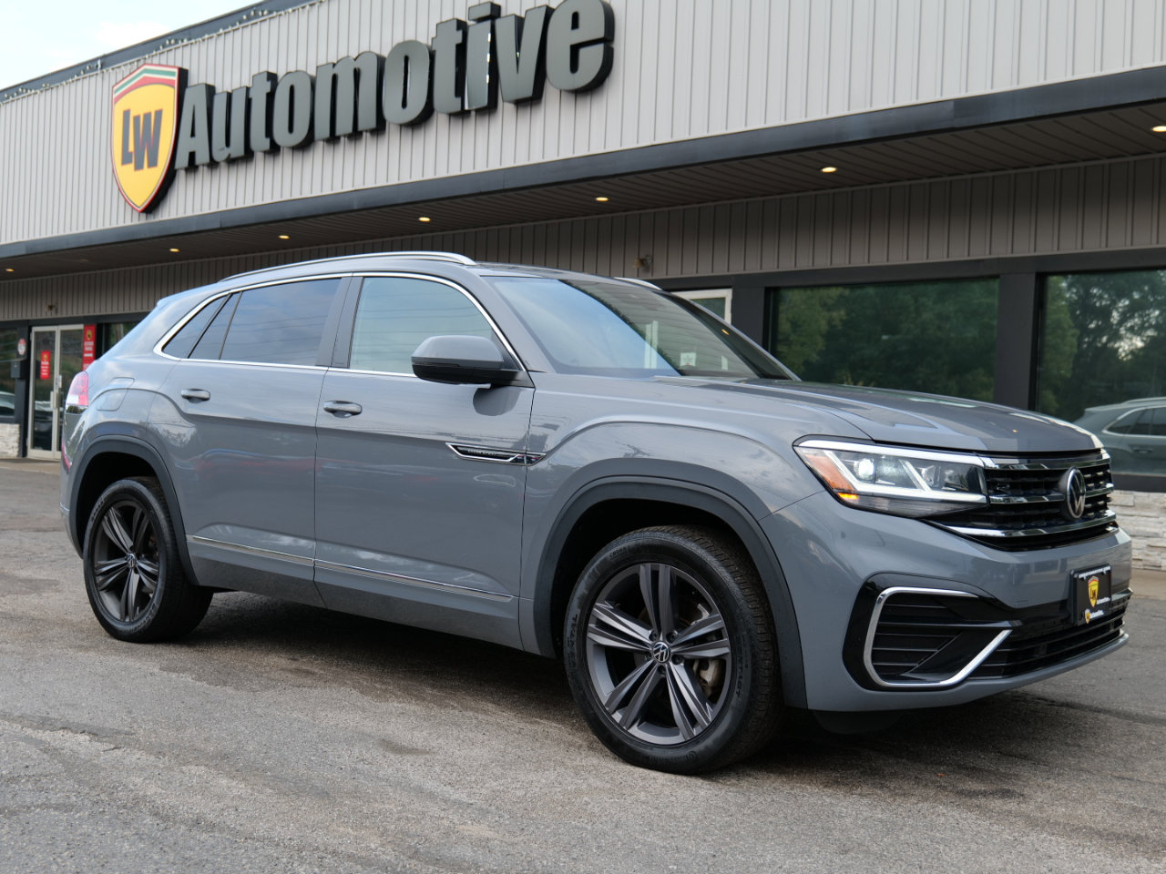 Used 2022 Volkswagen Atlas Cross Sport SEL R-Line video 2