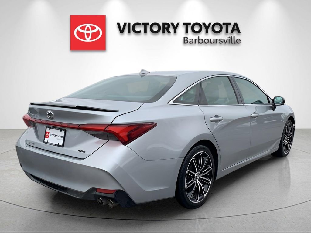 Used 2019 Toyota Avalon XSE image 5