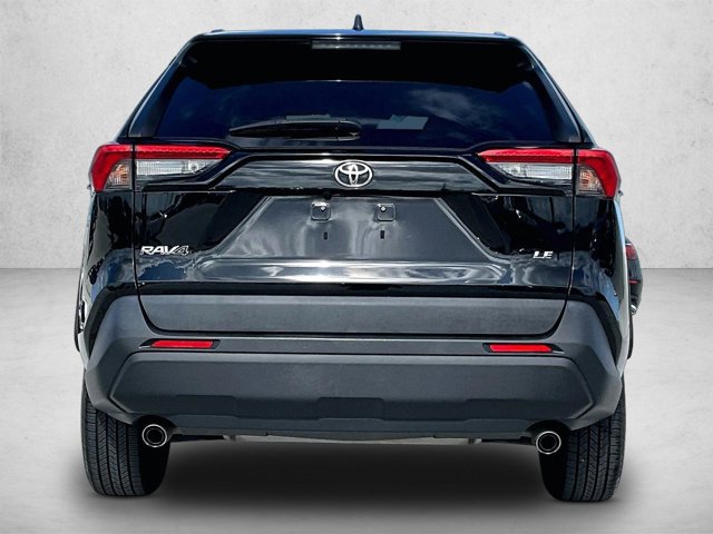 Used 2021 Toyota RAV4 LE FWD image 4