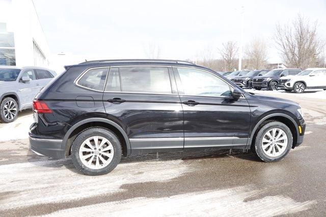Used 2018 Volkswagen Tiguan SE w/ Panoramic Sunroof Package image 2