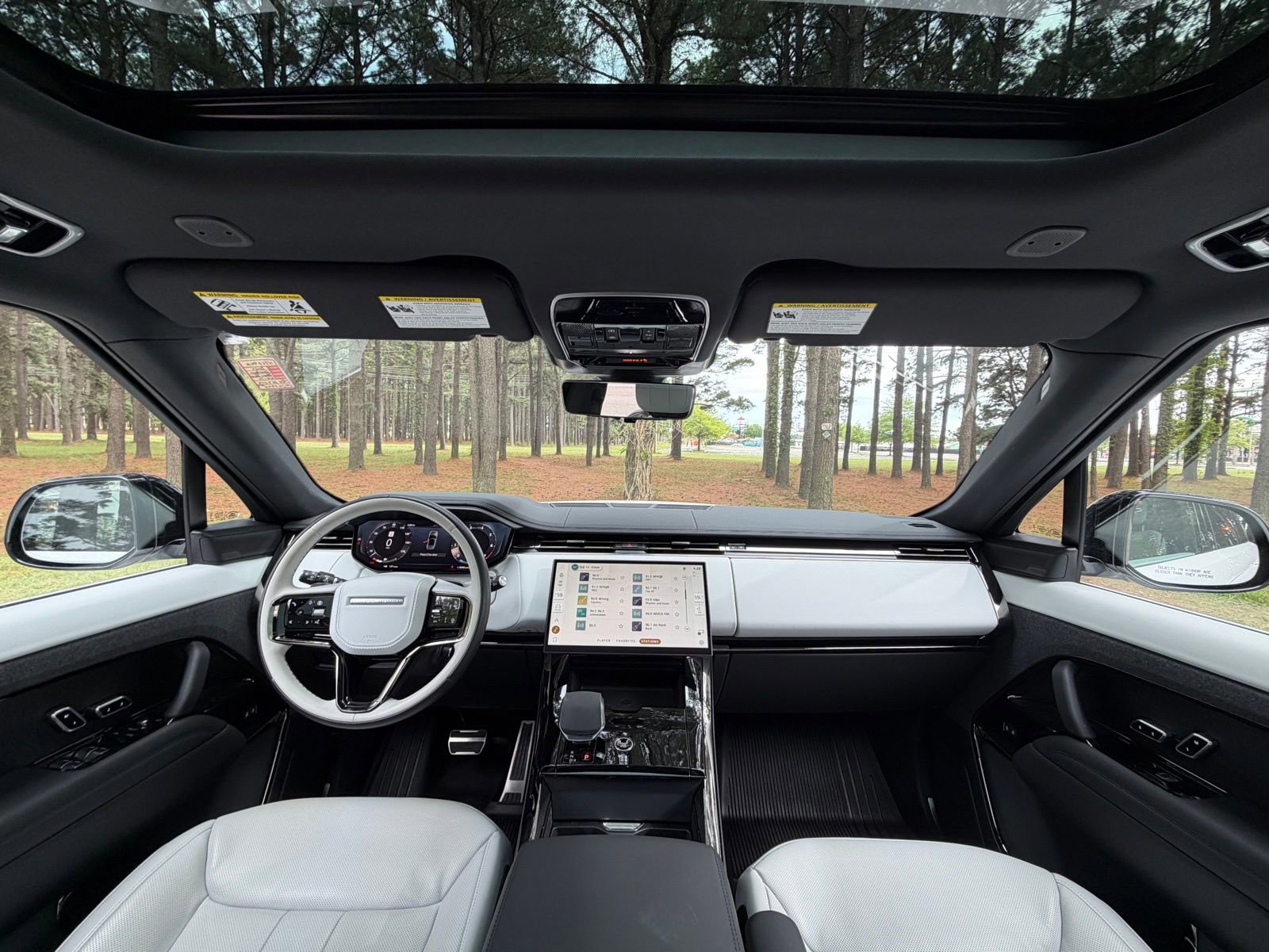 Used 2024 Land Rover Range Rover Sport Dynamic SE image 2