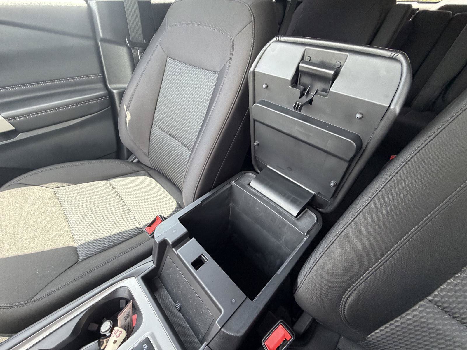 Used 2023 Ford Explorer XLT AWD/4WD image 14