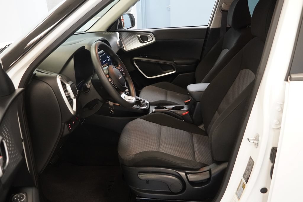 Used 2022 Kia Soul LX FWD image 4