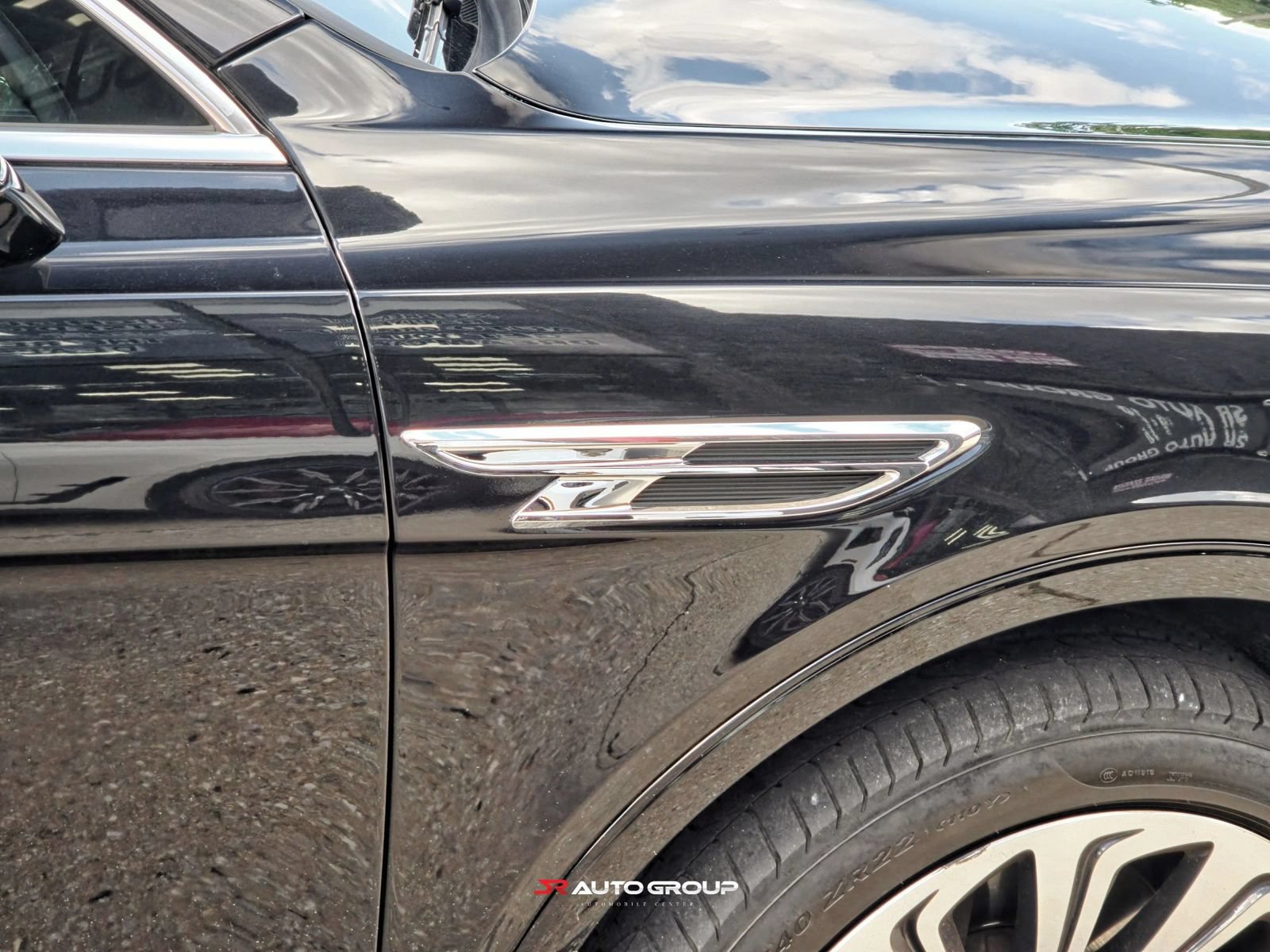 Used 2021 Bentley Bentayga AWD/4WD image 18