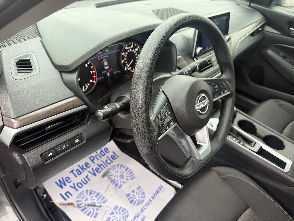 Used 2025 Nissan Altima 2.5 SV FWD image 28