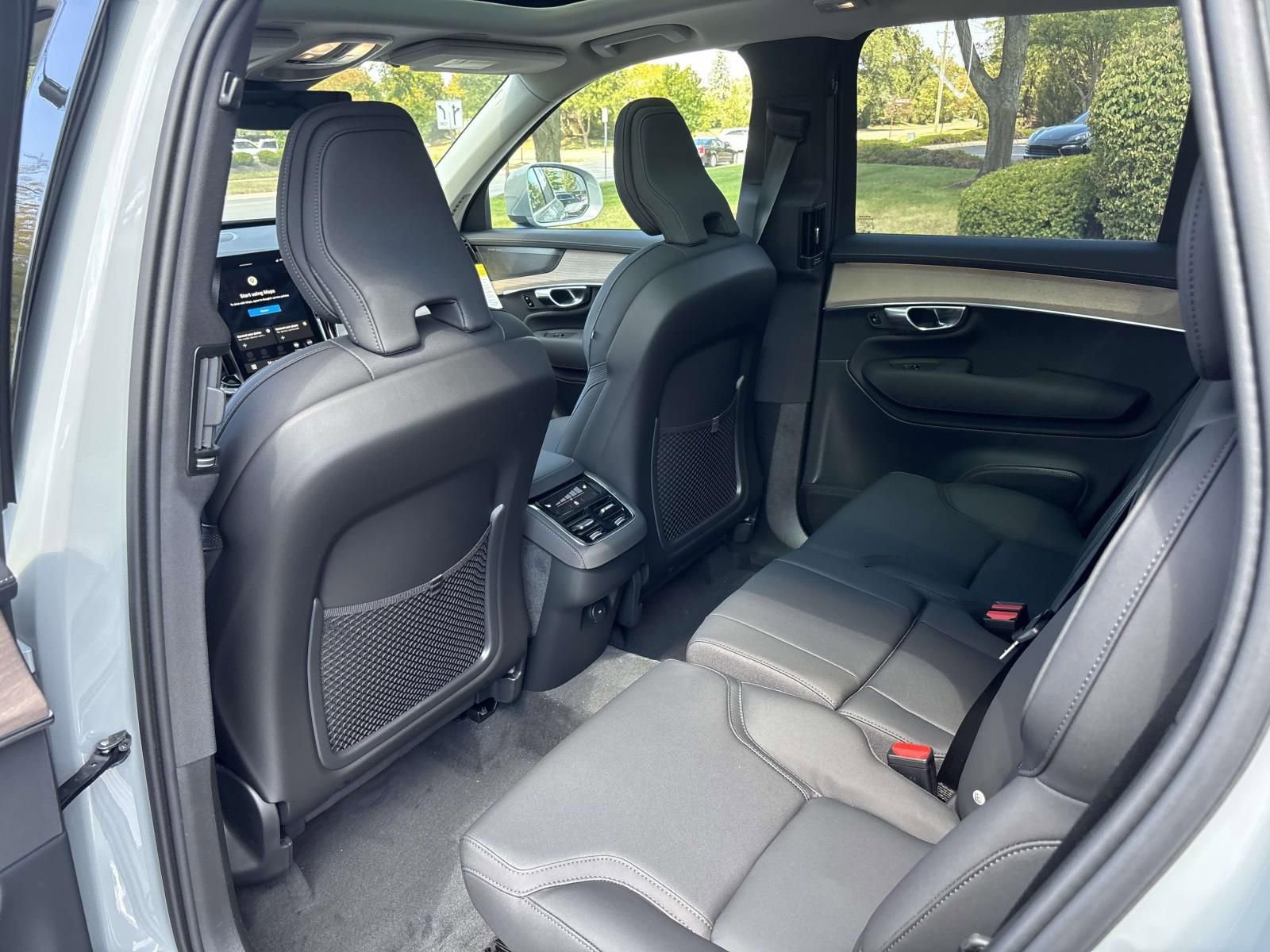 New 2026 Volvo XC90 B6 Plus w/ Protection Package Premier image 27