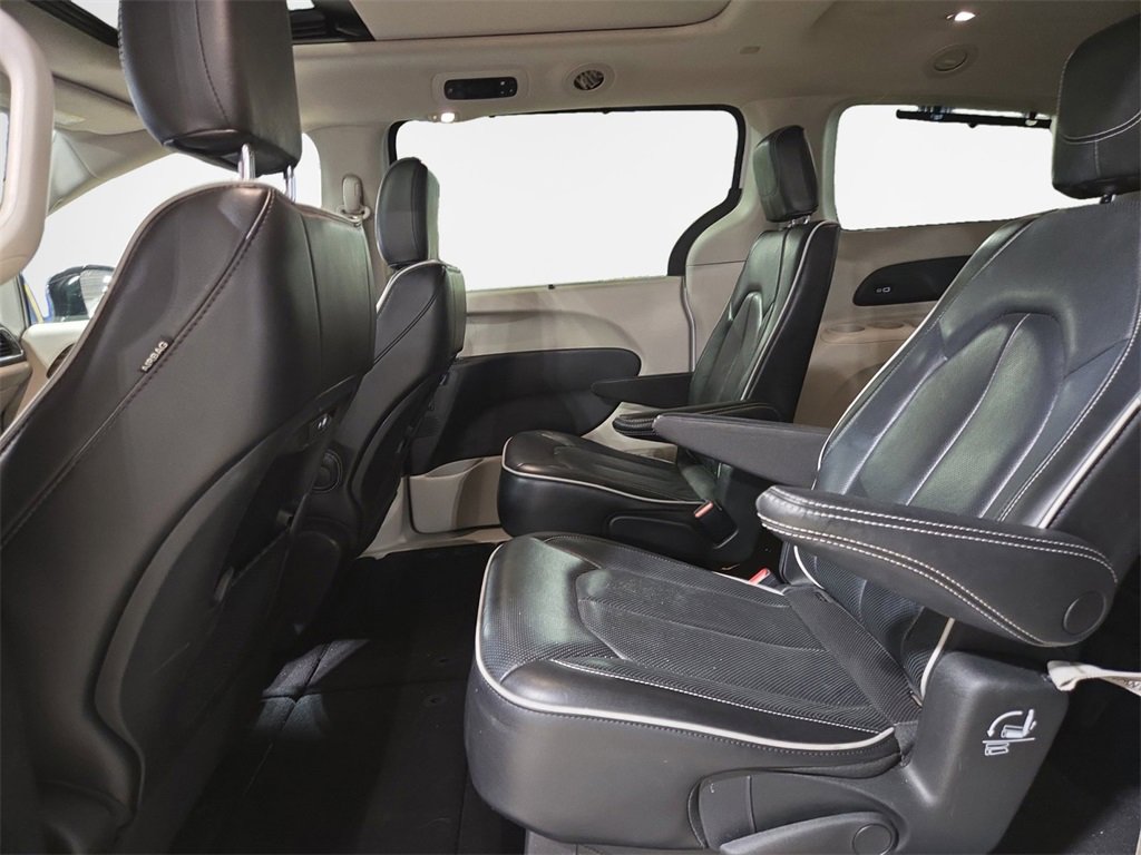 Used 2023 Chrysler Pacifica Limited image 24