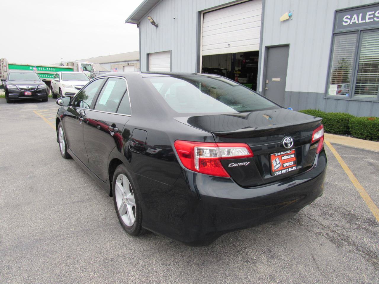 Used 2012 Toyota Camry SE FWD image 4